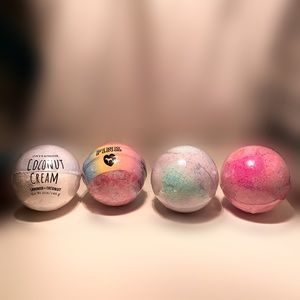 4 BathBombs